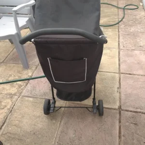 Hauck stroller g c with rain cover pick up only. Would be sold as seen - Image 3