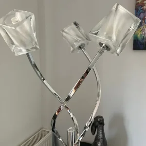 Chrome 3 fluted standard floor lamp with chrome circular base - Image 5