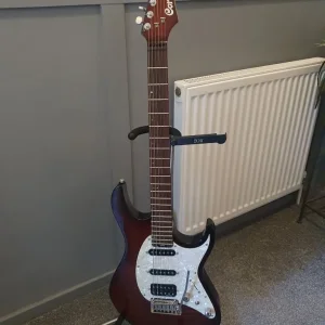 Cort electric guitar with cube amp leads