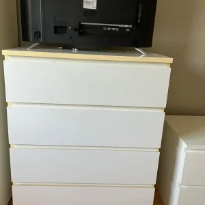 Bedroom Furniture Set. Double Wardrobe 4 Drawer Unit 2 Drawer Bedside Unit. White - Image 3