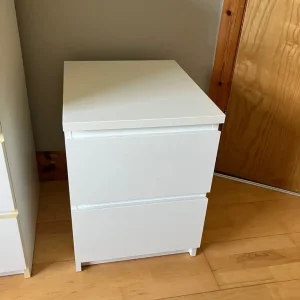 Bedroom Furniture Set. Double Wardrobe 4 Drawer Unit 2 Drawer Bedside Unit. White - Image 4