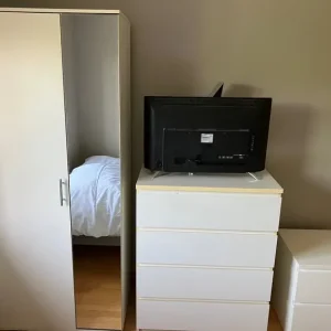 Bedroom Furniture Set. Double Wardrobe 4 Drawer Unit 2 Drawer Bedside Unit. White - Image 5