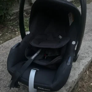 Maxi-Cosi baby car seat used a handful of times