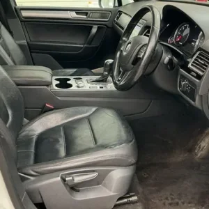 2015 Volkswagen Touareg 3.0 TDI V6 BlueMotion Tech R-Line Tiptronic 4WD Euro 6 (s/s) 5dr ESTATE D... - Image 2