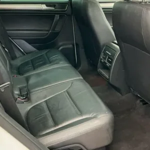 2015 Volkswagen Touareg 3.0 TDI V6 BlueMotion Tech R-Line Tiptronic 4WD Euro 6 (s/s) 5dr ESTATE D... - Image 3