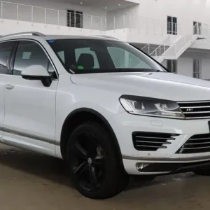 2015 Volkswagen Touareg 3.0 TDI V6 BlueMotion Tech R-Line Tiptronic 4WD Euro 6 (s/s) 5dr ESTATE D... - Image 4