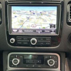 2015 Volkswagen Touareg 3.0 TDI V6 BlueMotion Tech R-Line Tiptronic 4WD Euro 6 (s/s) 5dr ESTATE D... - Image 5