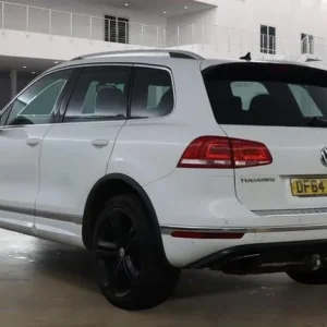 2015 Volkswagen Touareg 3.0 TDI V6 BlueMotion Tech R-Line Tiptronic 4WD Euro 6 (s/s) 5dr ESTATE D... - Image 6