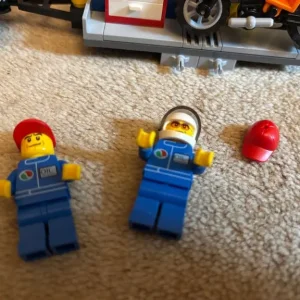 Lego City 4433 Dirt Bike Transporter - Image 3