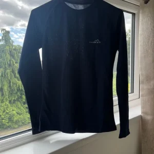 Women’s Essential Tech Tee Navy Long Sleeve Freedom Trail - Image 6