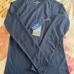 Women’s Essential Tech Tee Navy Long Sleeve Freedom Trail