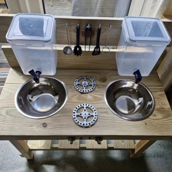 Mud kitchen with two water tanks
