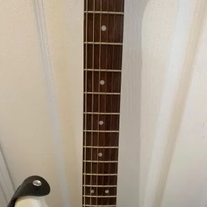 Fender electric guitar and amp bundle - Image 4