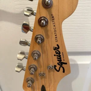 Fender electric guitar and amp bundle - Image 5