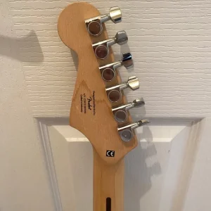 Fender electric guitar and amp bundle - Image 7