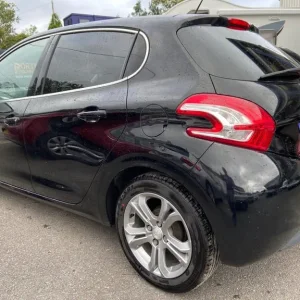 2014 Peugeot 208 1.4 HDi Allure 5dr HATCHBACK Diesel Manual - Image 8