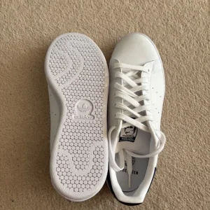 adidas Originals Stan Smith Trainers - Image 3