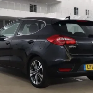 2017 Kia Ceed 1.6 CRDi 4 Hatchback 5dr Diesel Manual Euro 6 (s/s) (134 bhp) Hatchback Diesel Manual - Image 3