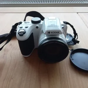 Kodak Pixpro AZ405. SD card. USB cable - Image 2