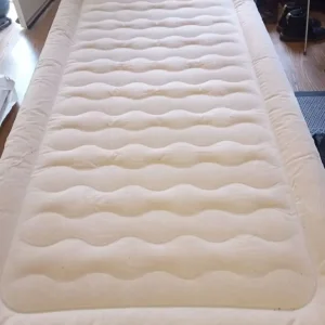 Bestway single inflatable bed. Electric pump. - Image 3