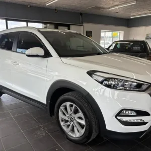2018 Hyundai TUCSON 1.6 GDi Blue Drive SE Nav Euro 6 (s/s) 5dr ESTATE Petrol Man - Image 2