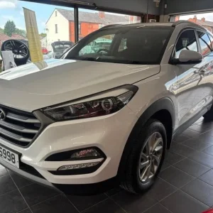 2018 Hyundai TUCSON 1.6 GDi Blue Drive SE Nav Euro 6 (s/s) 5dr ESTATE Petrol Man - Image 3