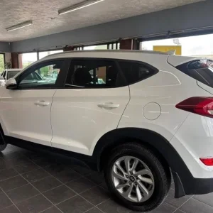 2018 Hyundai TUCSON 1.6 GDi Blue Drive SE Nav Euro 6 (s/s) 5dr ESTATE Petrol Man - Image 7