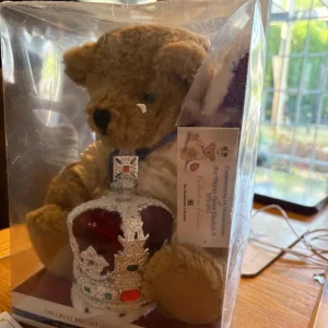 Diamond jubilee commemorative queen bear - Image 3