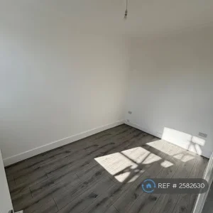 2 bedroom flat in Tudor Road, Westcliff-On-Sea, SS0 (2 bed) (#2582630) - Image 6