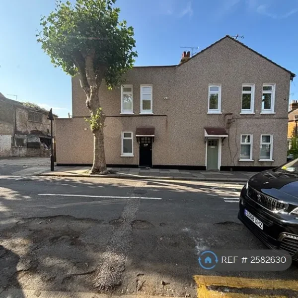 2 bedroom flat in Tudor Road, Westcliff-On-Sea, SS0 (2 bed) (#2582630)