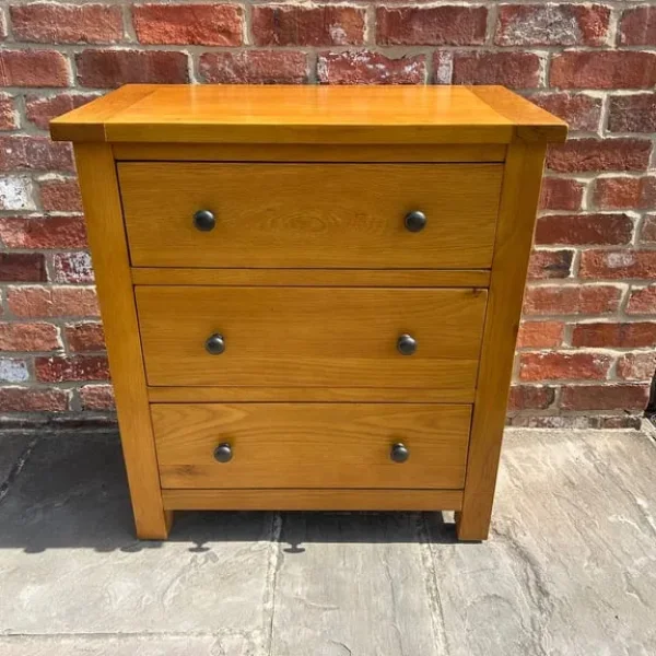 Solid Oak Chest of Drawers - Excellent Condition