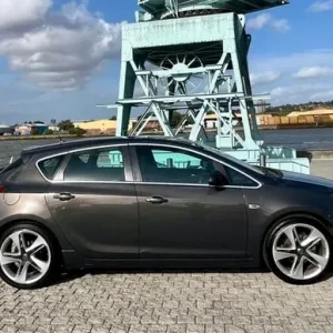 2015 Vauxhall Astra 1.4i VVT 16v Limited Edition 5dr Hatchback Petrol Manual - Image 4