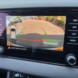 2018 Skoda Karoq 1.5 TSI SE L Euro 6 (s/s) 5dr ESTATE Petrol Manual - Image 4