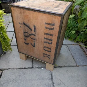 Upcycled tea chest table - Image 2