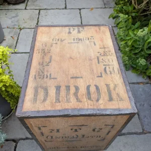 Upcycled tea chest table - Image 3