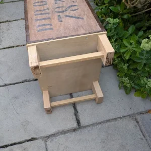 Upcycled tea chest table - Image 5