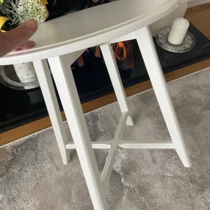 Nest Of 2 Round White 65Tables - Image 3