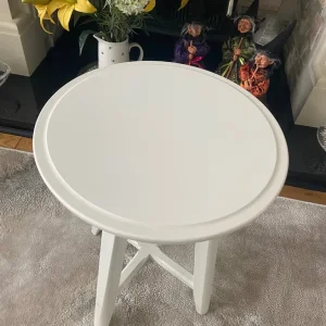 Nest Of 2 Round White 65Tables - Image 4