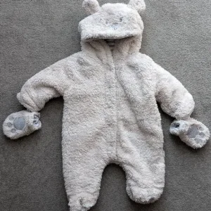 Baby clothes newborn to 6 months - Image 3