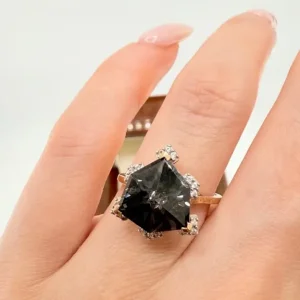 9ct Gold Ring with Black Gemstone and Diamond Accents - Image 2