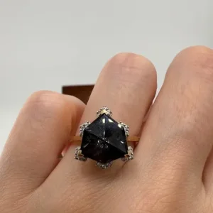 9ct Gold Ring with Black Gemstone and Diamond Accents - Image 4