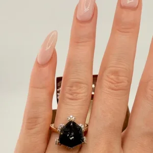 9ct Gold Ring with Black Gemstone and Diamond Accents - Image 5