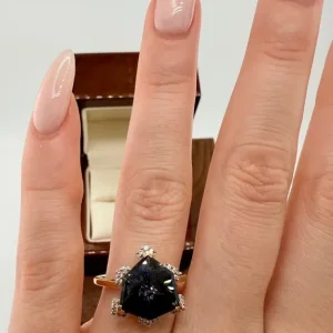 9ct Gold Ring with Black Gemstone and Diamond Accents - Image 7