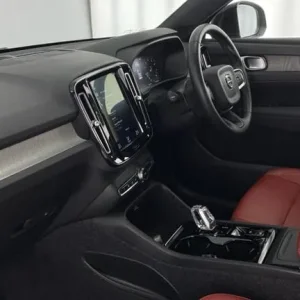 2020 Volvo XC40 Inscription T3 automatic Automatic SUV Petrol Automatic - Image 2