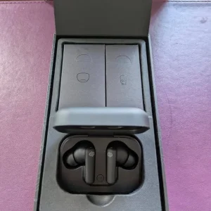 URBANISTA London Wireless Bluetooth In-Ear Earphones - Black - Image 3