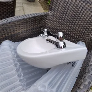 Armitage Shanks small washbasin and lever style taps - Image 5