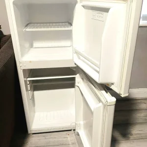 Fridge freezer for sale in excellent working condition - Image 2