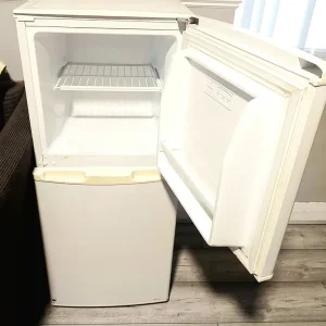 Fridge freezer for sale in excellent working condition - Image 3