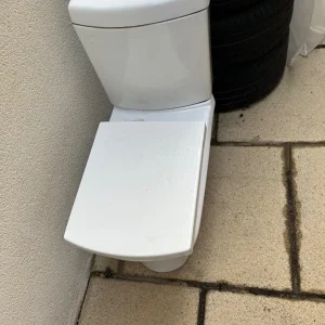 Toilet - Image 3