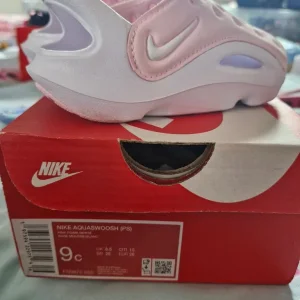 Nike girls summer shoes - Image 2